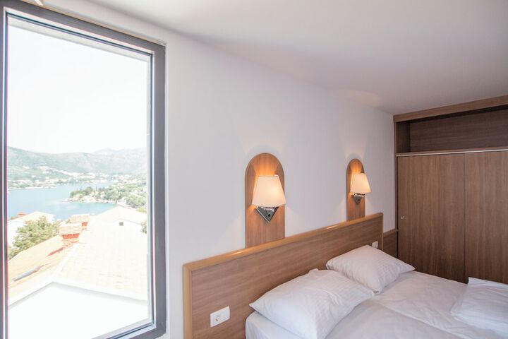 Room 15 of 35