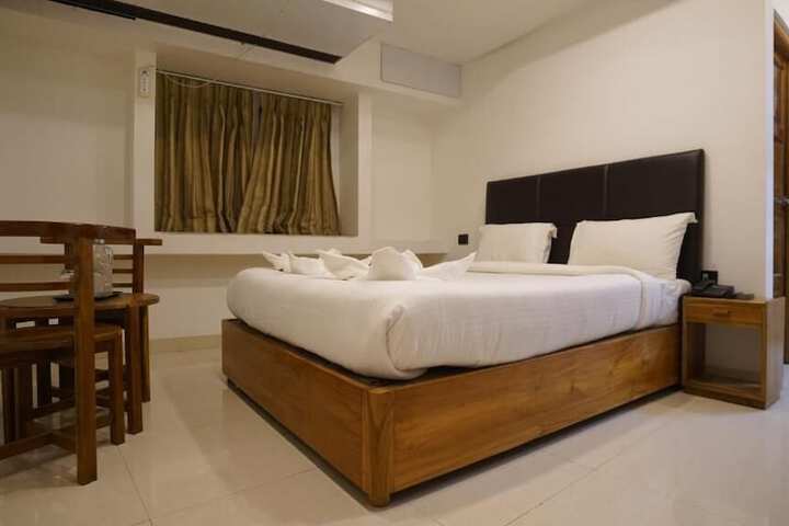 Room 12 of 32