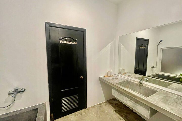 Room 48 of 79