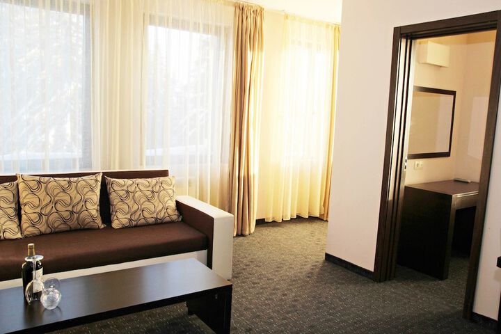 Room 33 of 89