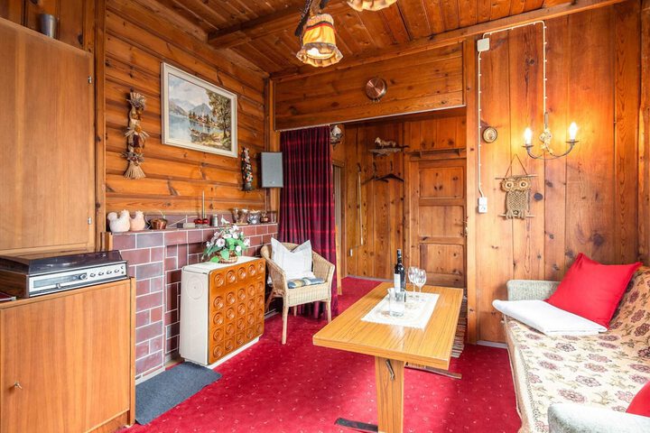 Room 8 of 25