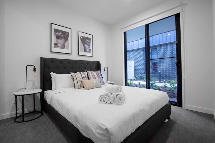 Room 5 of 16
