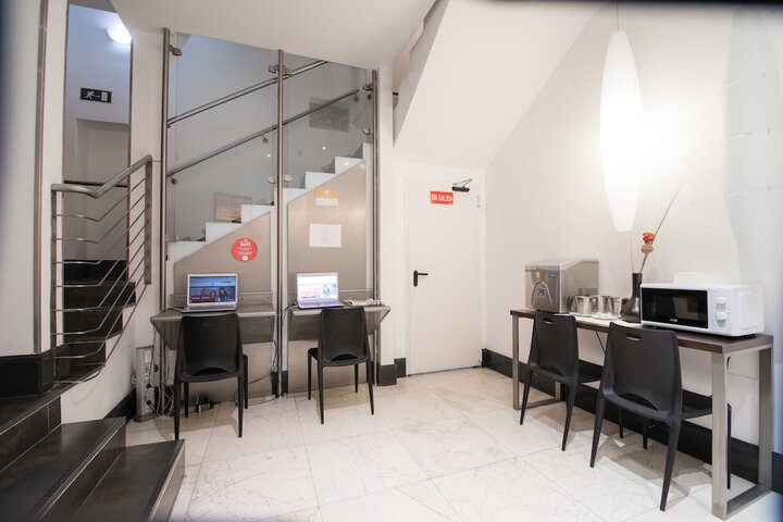 Business Center 61 of 67