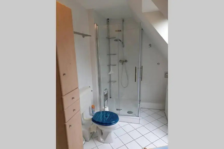 Room 7 of 14