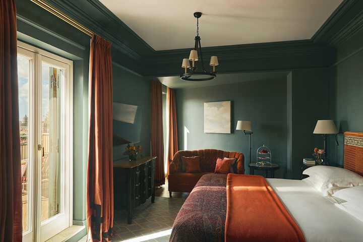 Room 43 of 153