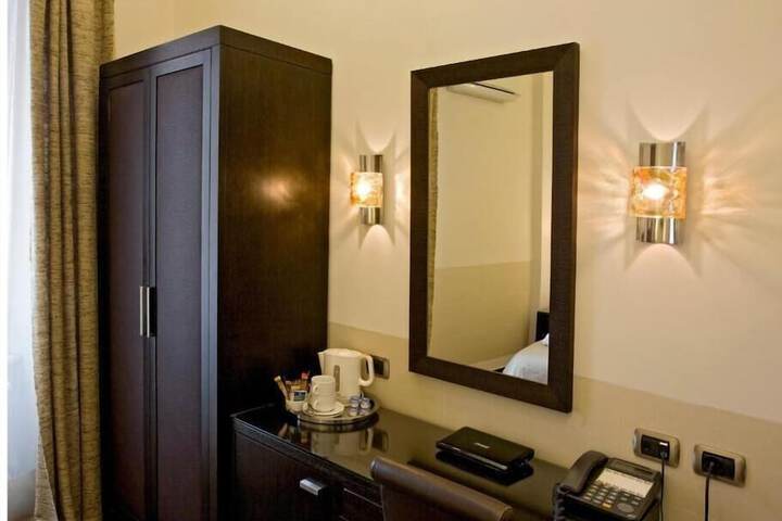 Room 4 of 5