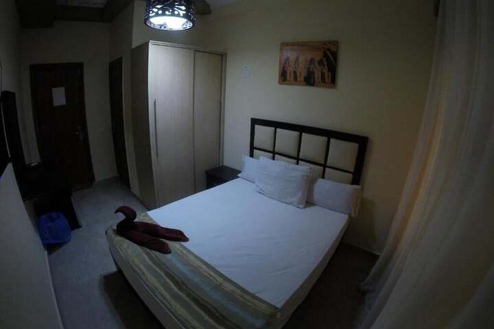 Room 17 of 33