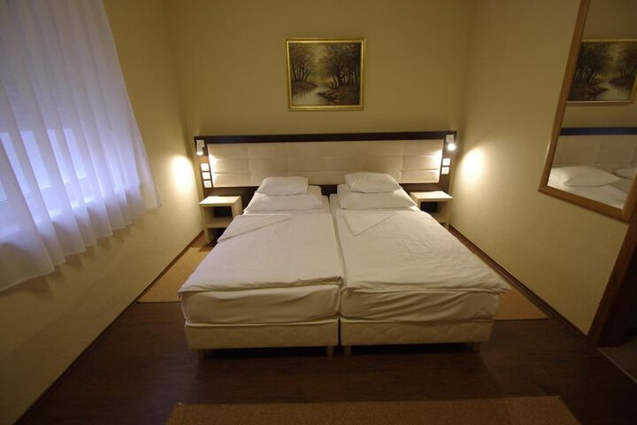 Room 17 of 70
