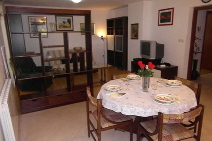 Dining 13 of 22
