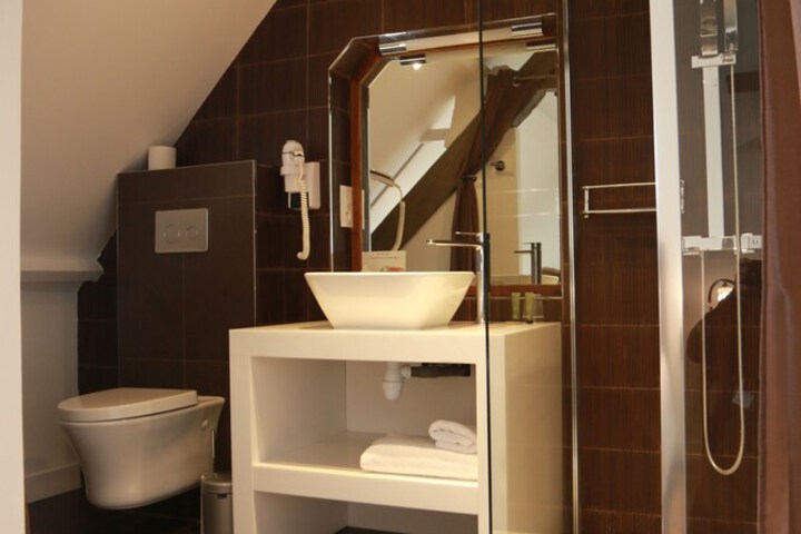 Room 12 of 75