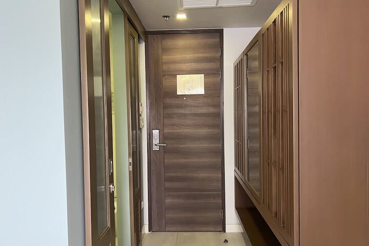 Room 6 of 75