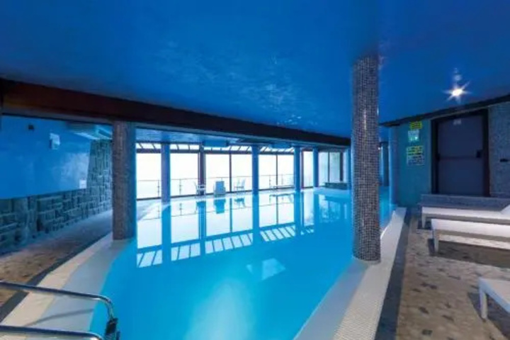Pool 10 of 17