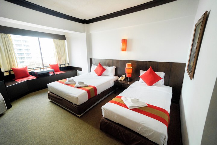 Room 26 of 100