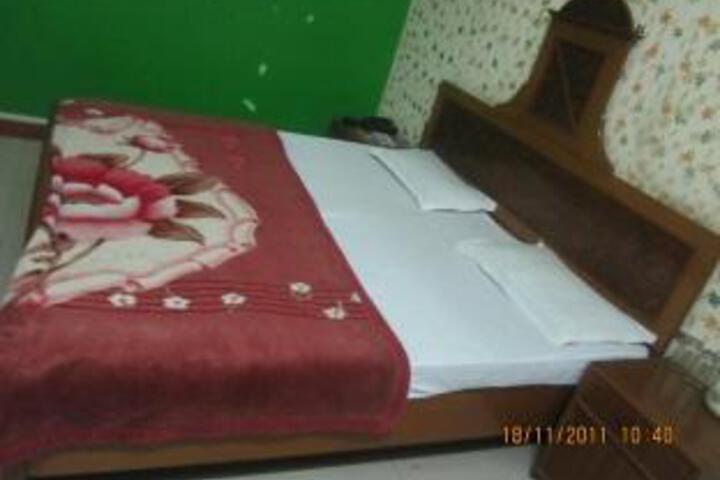 Room 4 of 5