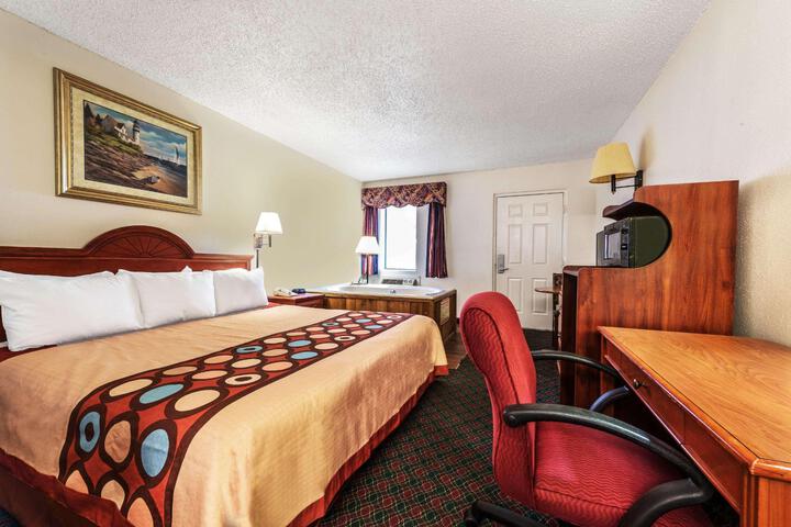 1 King Bed (5 of 8)