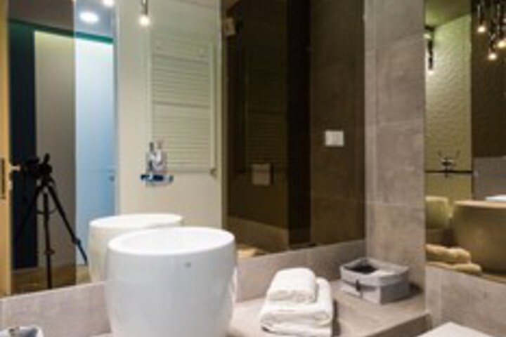 Room 2 of 23