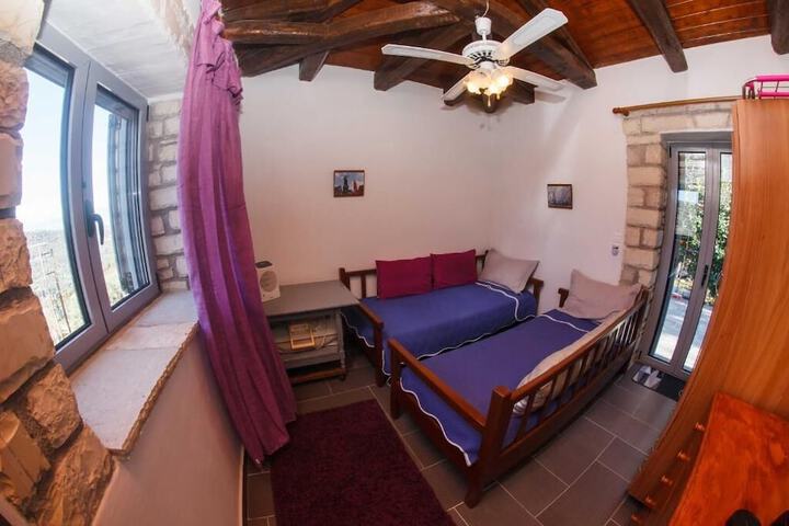 Room 8 of 26