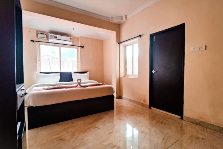 Room 4 of 7