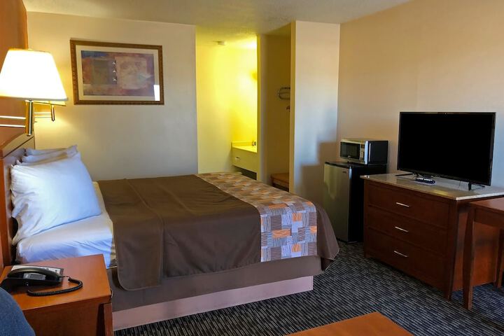 1 King Bed (1 of 9)
