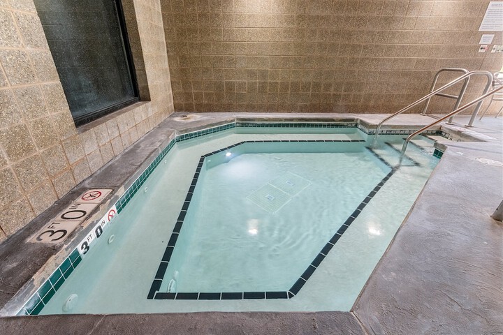 Indoor spa tub