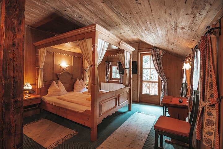 Room 11 of 44