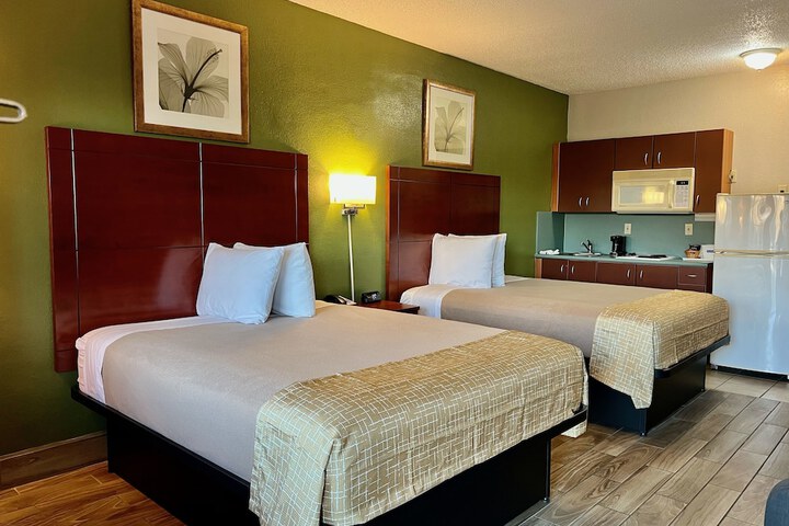 1 Queen Bed Efficiency (15 of 18)