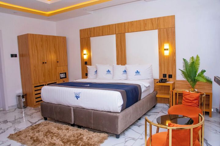 Room 4 of 26