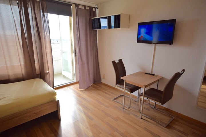 Room 6 of 17