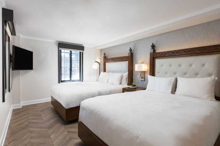 Queen Size Bed (13 of 30)