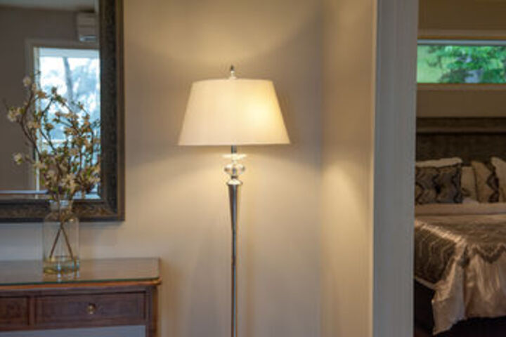 Room 12 of 18