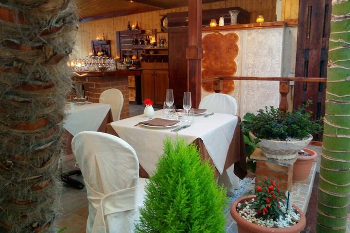 Dining 53 of 63