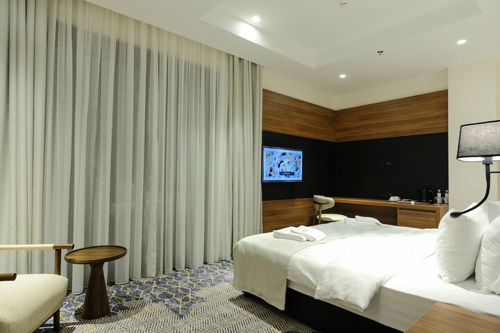 Room 34 of 103