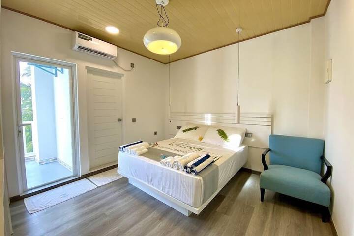 Room 3 of 74