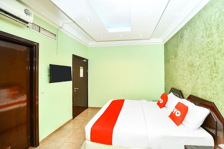 Room 10 of 33