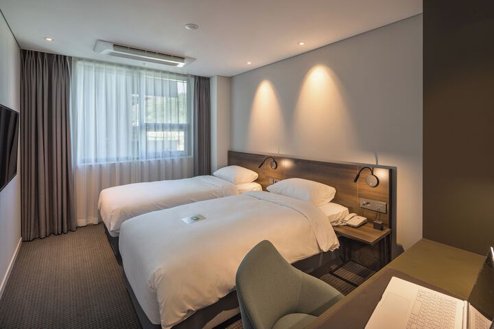 Room 25 of 60