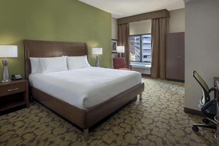 1 King Bed (4 of 12)