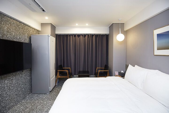 Room 8 of 23