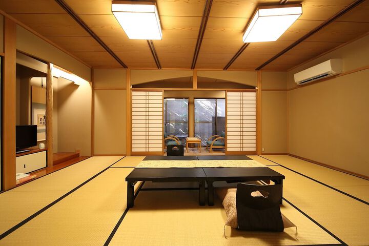 Room 11 of 36