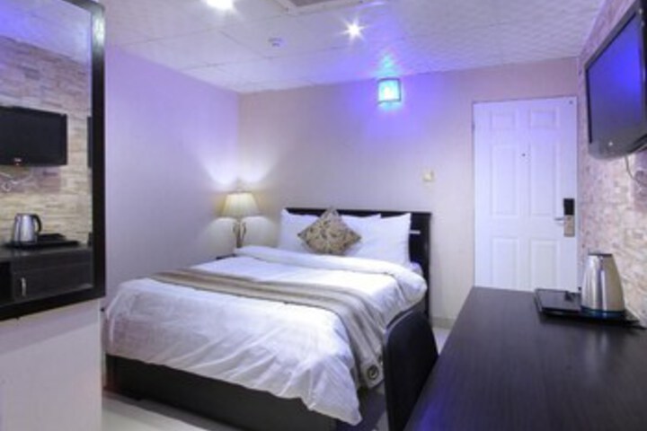 Room 35 of 47