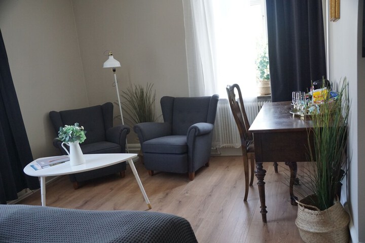 Room 32 of 102