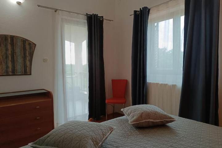 Room 5 of 49