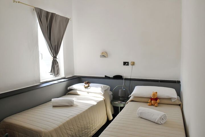 Room 14 of 33