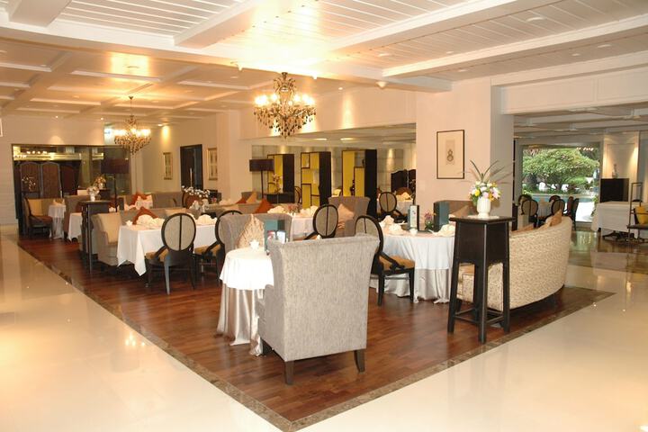 Dining 66 of 93