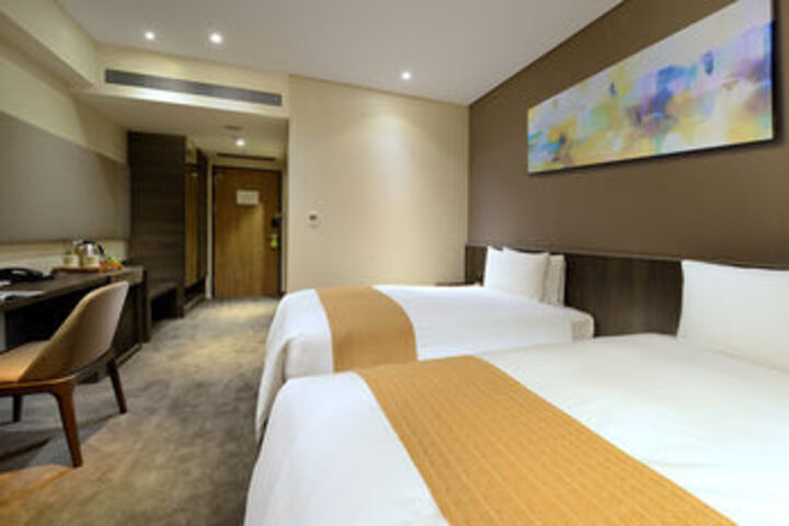 Room 18 of 34