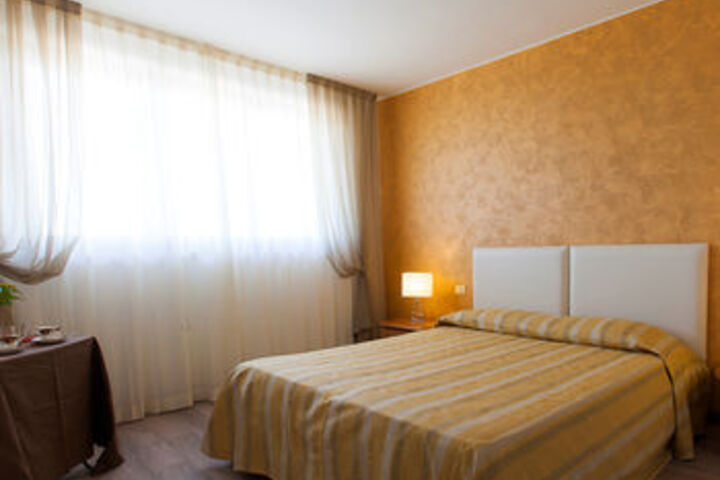 Room 5 of 20
