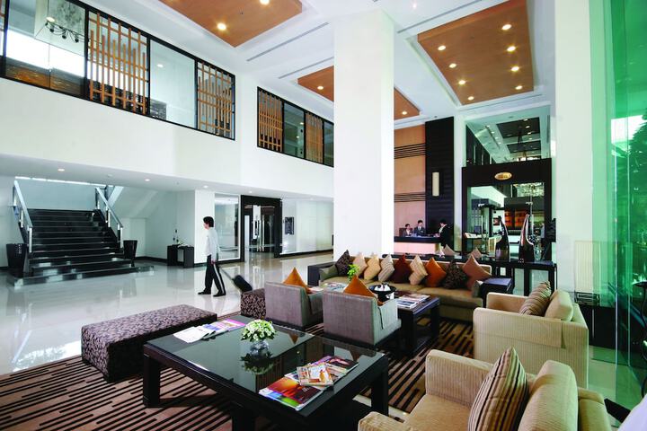 Entrance & Lobby