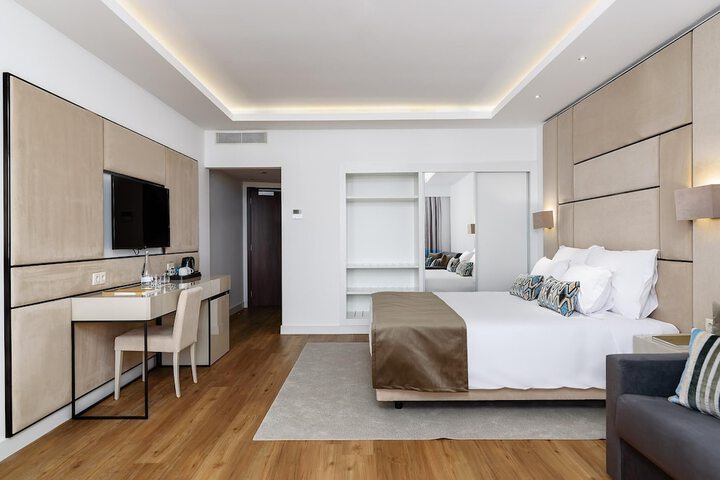 Room 14 of 126