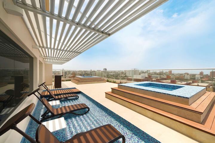 Hotel Pool