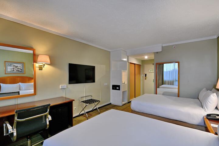 Room 49 of 128