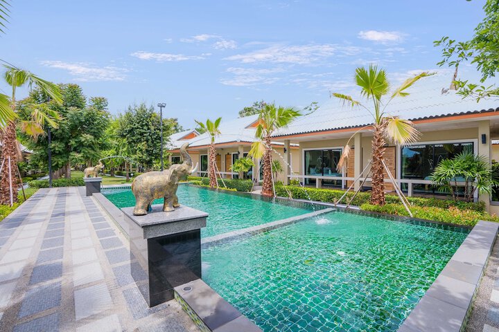 Pool 44 of 60